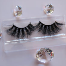 Load image into Gallery viewer, Saassy Lashes_Beautiful Eyelash smokey eye makeup _hshbeauty nz